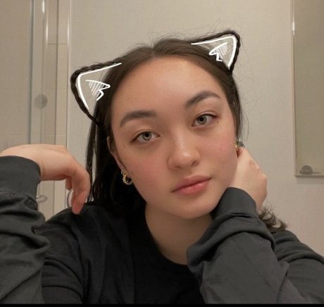 Mxmtoon pretty star picture