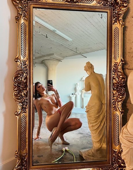 Vanessavenus21 nude pornstar image