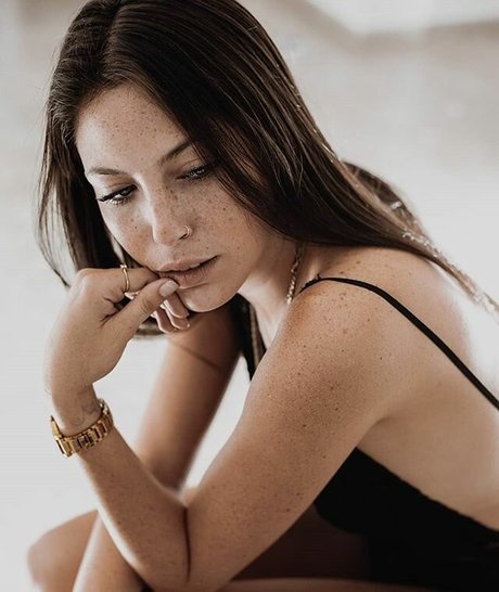 Agam Azulay model xxx picture