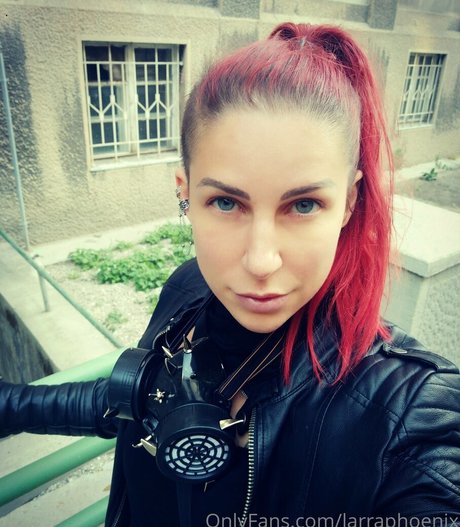 arielrhoades star nude pics