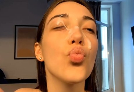 luis7777hui adult actress photo