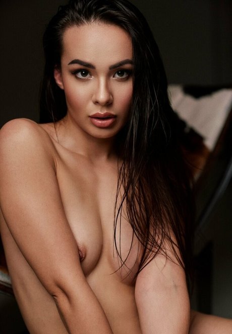 asian sweetheart tia nude model image