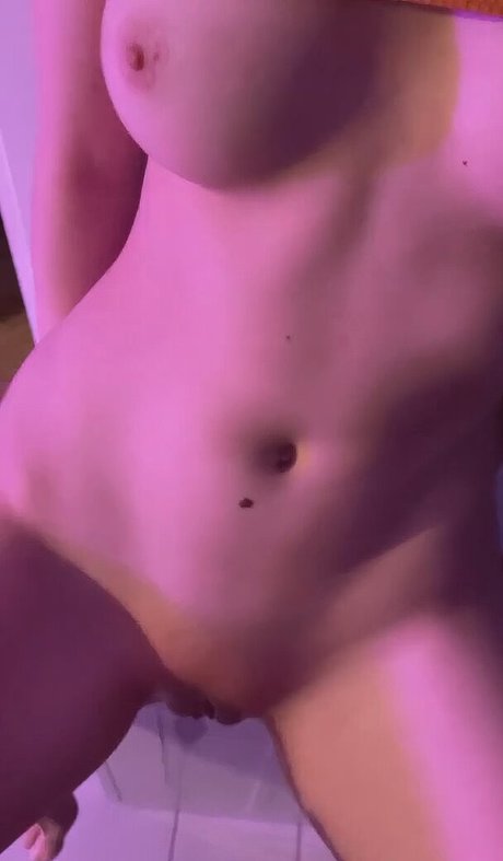 Micronips naked actress gallery