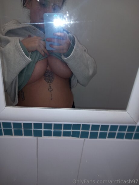 arcticash97 pornographic model pic