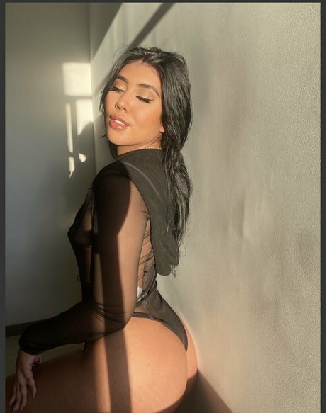 Charlote Rouge model hot image