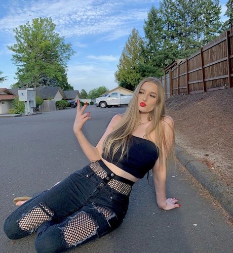 Cassandra Summer star pretty picture