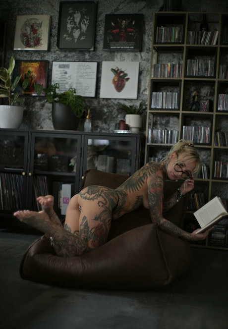 Kristy Von Kashyyyk model beautiful gallery