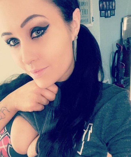 mercedelee model hot image