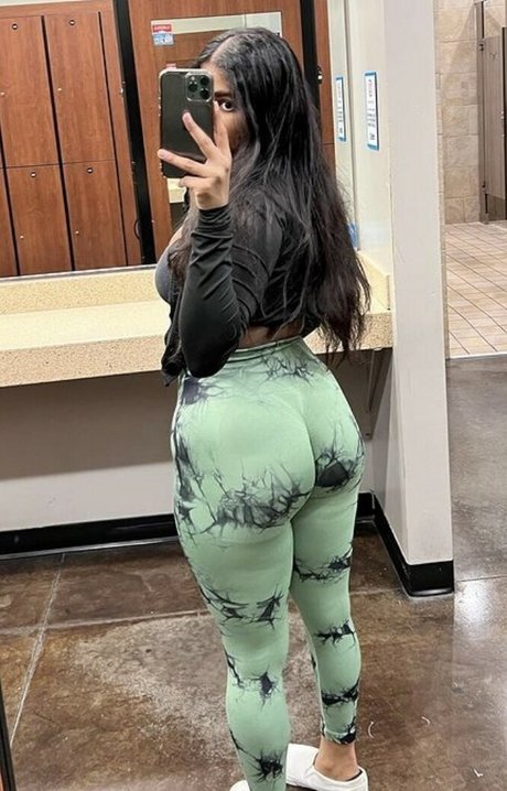 MzKora high quality star images