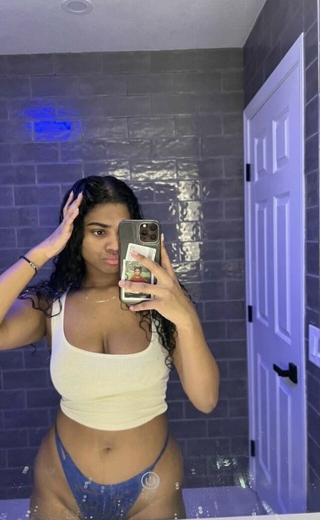 MzKora nude actress img