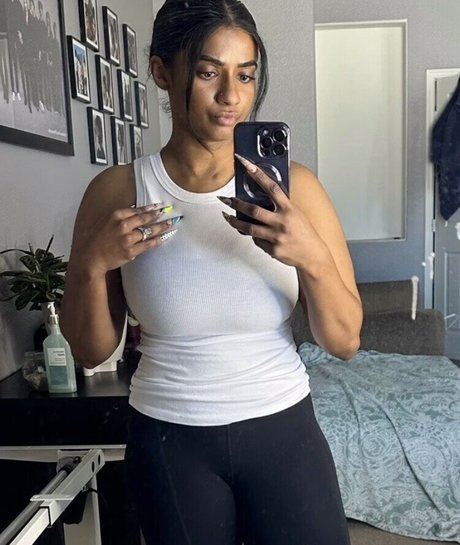 MzKora star porn photos