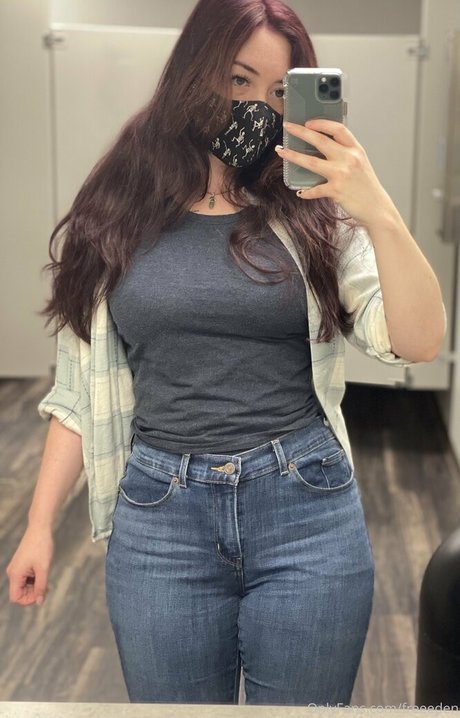 freeeden model naked images