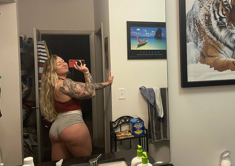 lizanne1995 pornstar erotic picture