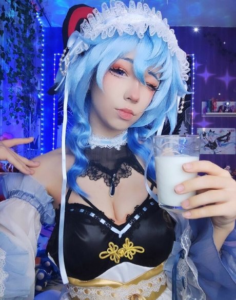 Haltsmanu exclusive model image