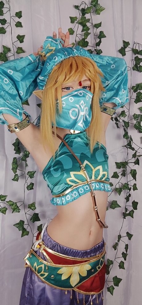 Haltsmanu naked star photo