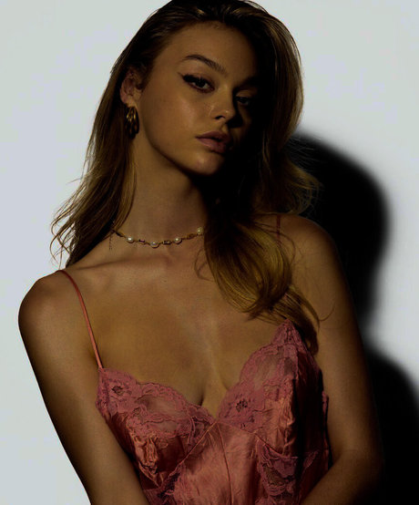 Julia Rilynn Greenhalgh naked model pics