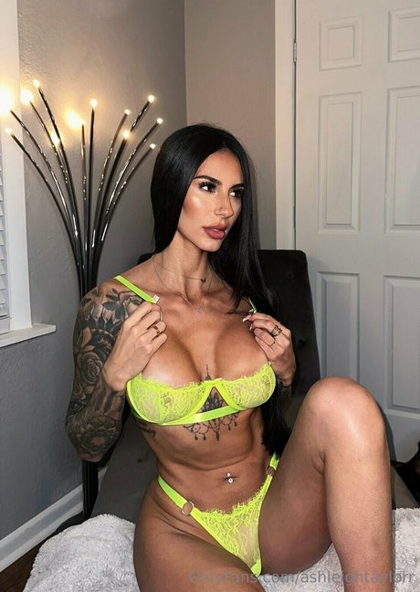 Ashleightaylorr naked star photo