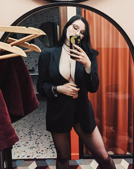 Hinikali sex model photo