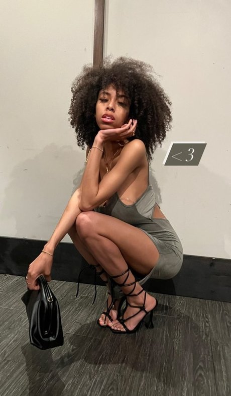 Kira Imani hot model photo