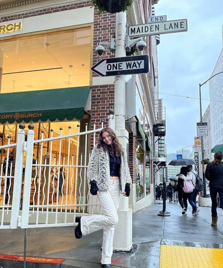 Anika Grace high quality star pictures