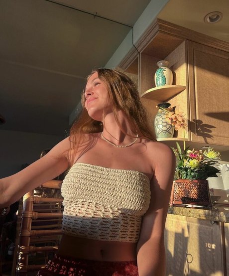 Anika Grace model adult image