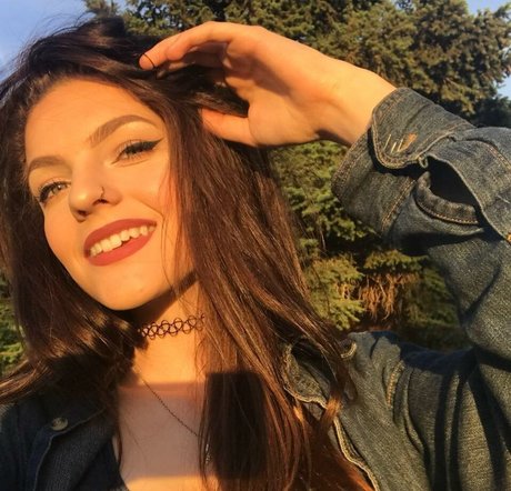 Rhiannon Jena hot actress picture