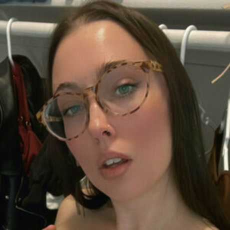 Danielle Lancaster naked model gallery