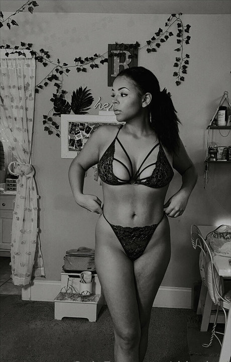 ri leaked erotic star picture