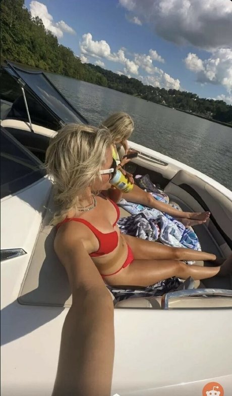 lindsaybercosky sexy actress gallery