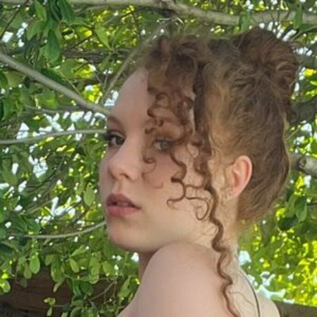 mynamesnotseven naked actress photos