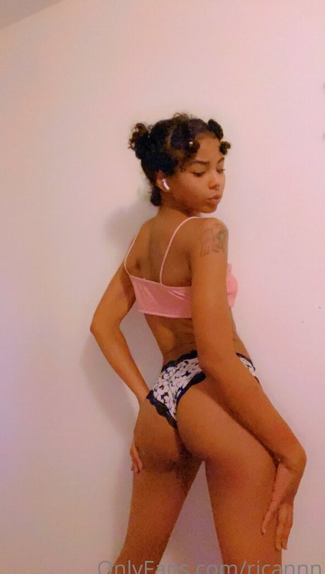 squirt teen onlyfans naked photo