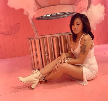 Honeyypies model naked picture