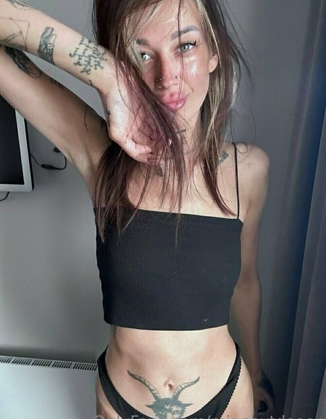 mianextdooor sexy model pics