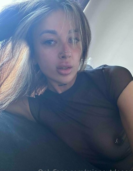 mianextdooor art model pics