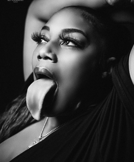 Long Tongue Fetish beautiful model img