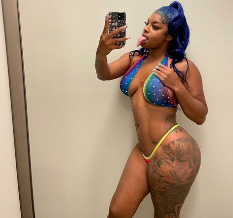 Long Tongue Fetish pornographic model picture