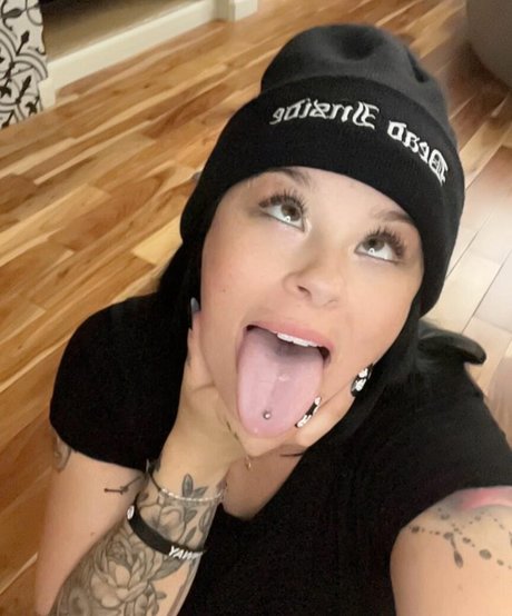Long Tongue Fetish pornstar nude photos