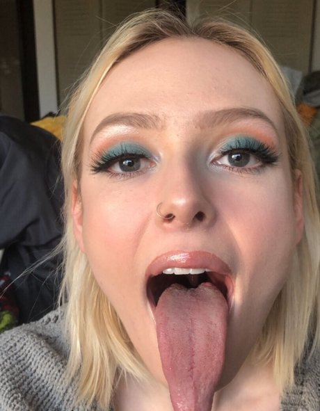 Long Tongue Fetish hot model galleries