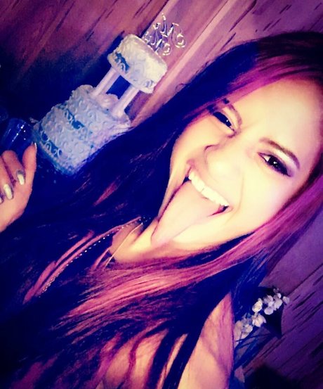 Long Tongue Fetish star pretty pic