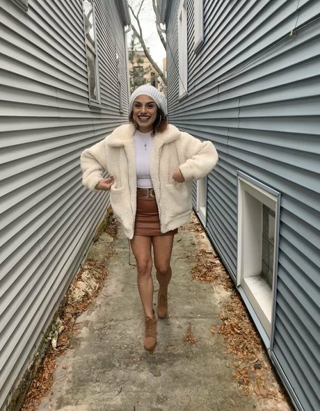 Desire Negro model hd image