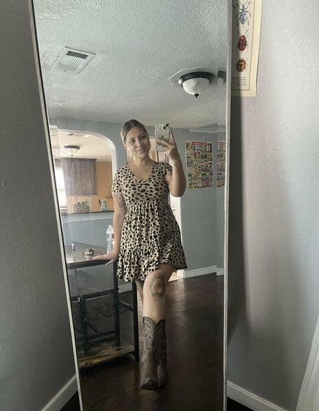 steph erotic model picture