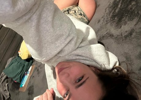 Danielle Cooper art star photos