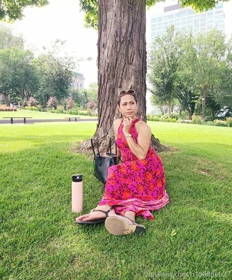 ayavonlee nude model archive