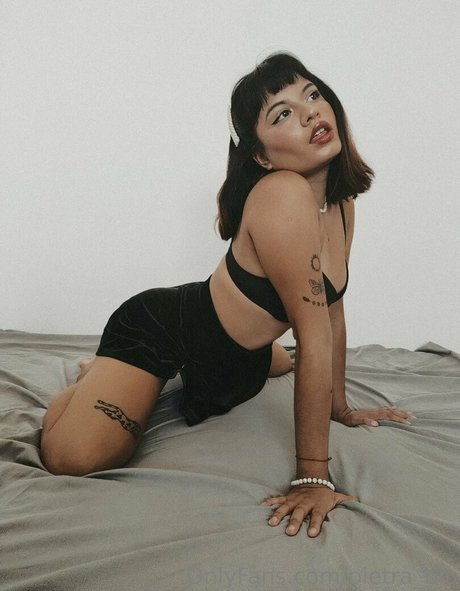 pietra blu free actress photo