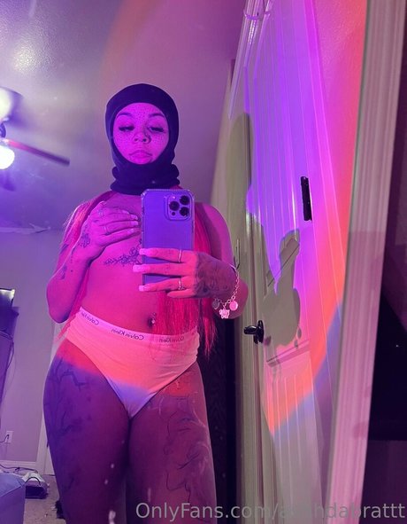 ashhdabrattt model erotic picture