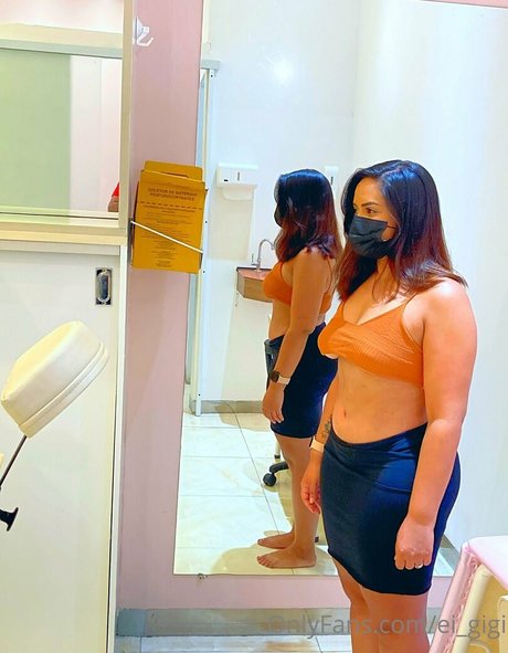 Anne Giovanna model erotic pic