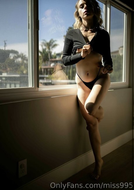 Miss995 exclusive star photo