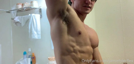 jamietylerflex nude star pic