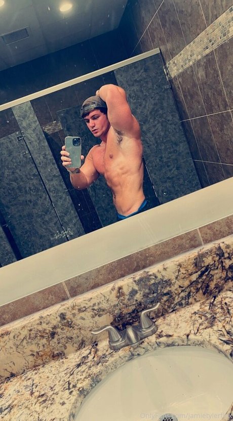 jamietylerflex model naked galleries