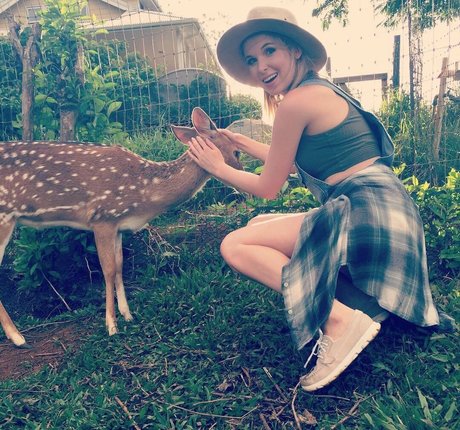 Kirsten Prout star hot pictures